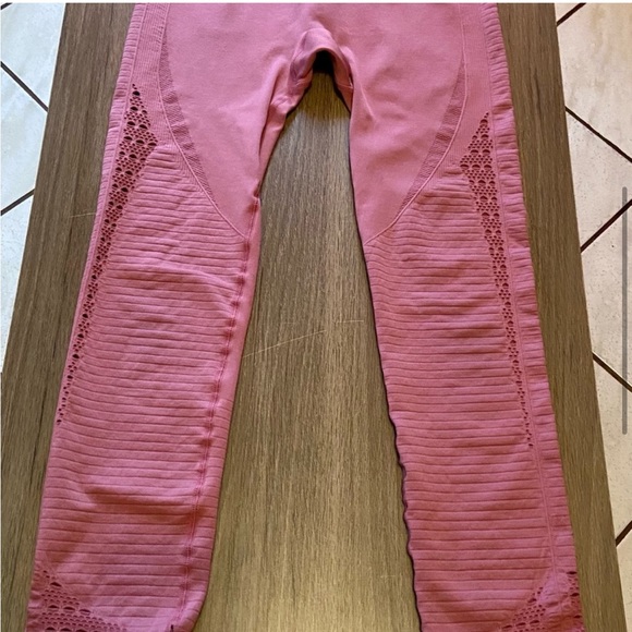 Gymshark EUC Energy + Seamless Dusty Pink Leggings Size Medium high waisted - Picture 4 of 15